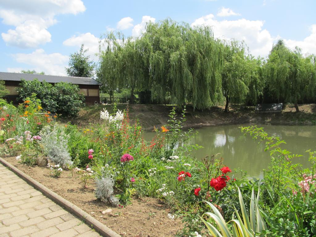 Penzion Eko Park Piestany Luaran gambar